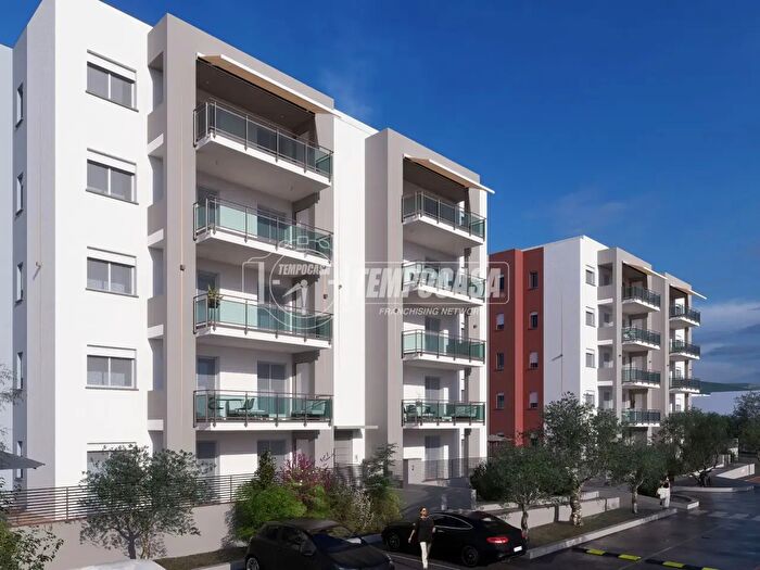 Appartamento trilocale in vendita in Piazza Pertini, Andora