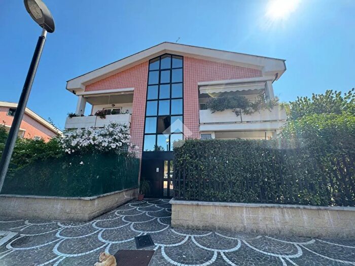 Appartamento con 5 locali in vendita in Via Francesco Gesualdi, Roma