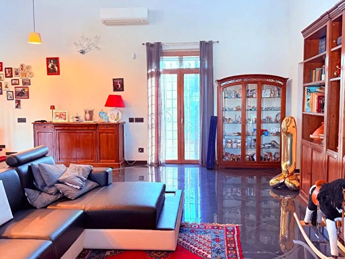 Casa con 6 locali in vendita in Strada Sordello Loc Dazio, Rottofreno