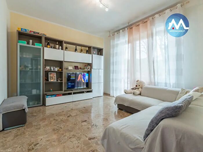 Casa con 5 locali in vendita in Via Basento, Pesaro