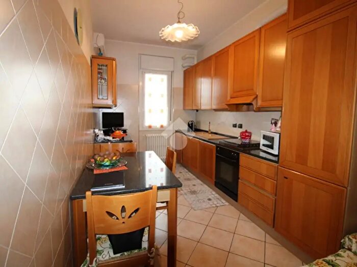 Appartamento trilocale in vendita in Via Silvio Pellico, Romano Di Lombardia