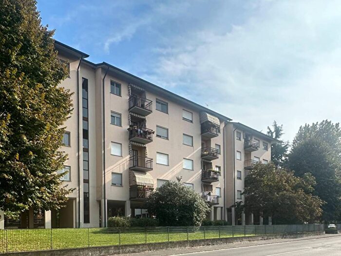 Appartamento trilocale in vendita in Via Alcide De Gasperi, Vallone, Pavia