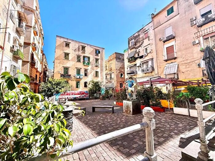 Appartamento monolocale in vendita in Vico Figurella a Montecalvario, Napoli