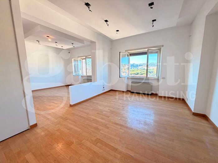 Casa trilocale in affitto in Largo Maresciallo Diaz, Ponte Milvio, Roma