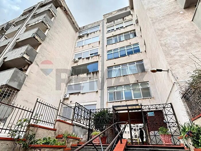 Appartamento con 6 locali in vendita in Via Carlo Amore, Palermo