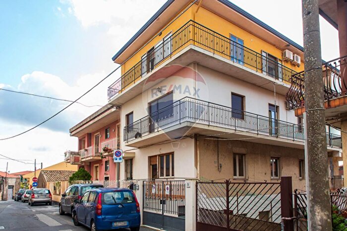 Appartamento con 6 locali in vendita in Via Armando Diaz, Trecastagni