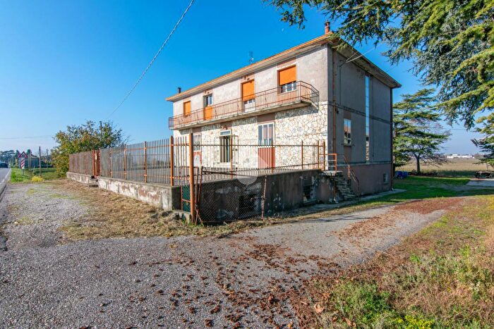 Casa con 15 locali in vendita in Via Giuseppe Fabbri, Ferrara