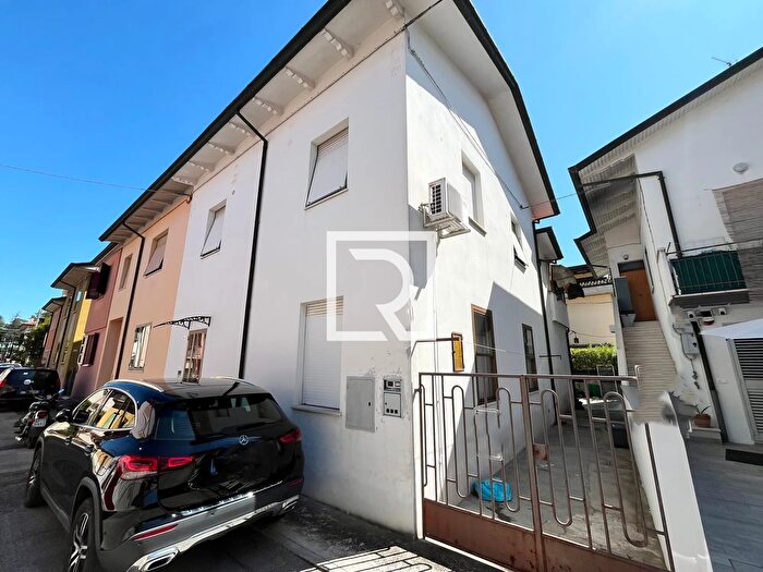 Casa con 5 locali in vendita in Via Tobruk Nd Cesena, Cesena