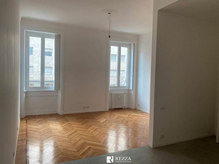 Appartamento trilocale in affitto in Piazza Santa Maria Beltrade, Duomo, Milano