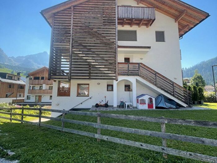 Appartamento trilocale in affitto in La Villa, Badia