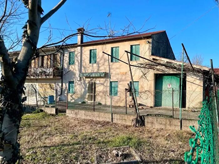 Casa quadrilocale in vendita in Piazza Liberazione, Vo'