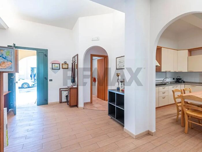 Appartamento con 9 locali in vendita in Via Emilia, Ispica