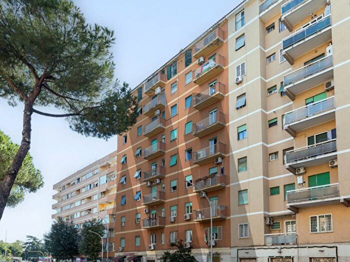 Appartamento trilocale in affitto in Via Roberto Malatesta, Pigneto, Roma