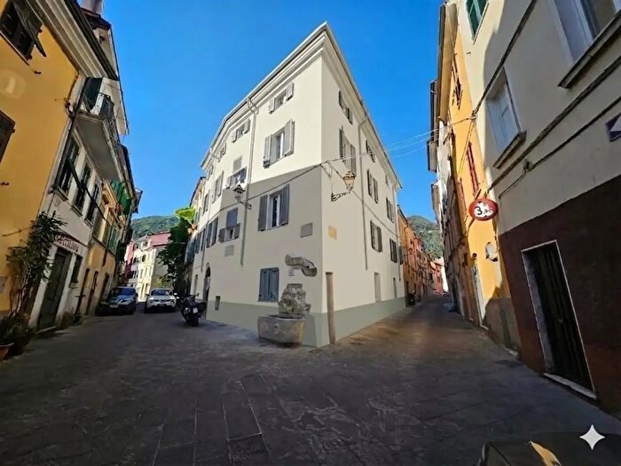 Appartamento quadrilocale in vendita in Massa