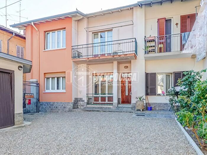 Appartamento trilocale in vendita in Via Giuseppe Giusti, Somma Lombardo