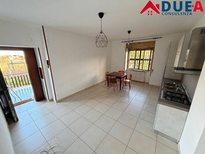 Appartamento trilocale in affitto in Via Nuova Toscanella, Chiaiano, Napoli