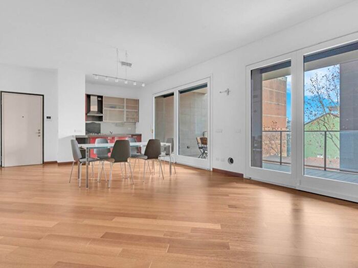 Appartamento trilocale in affitto in Via California, Dezza, Milano