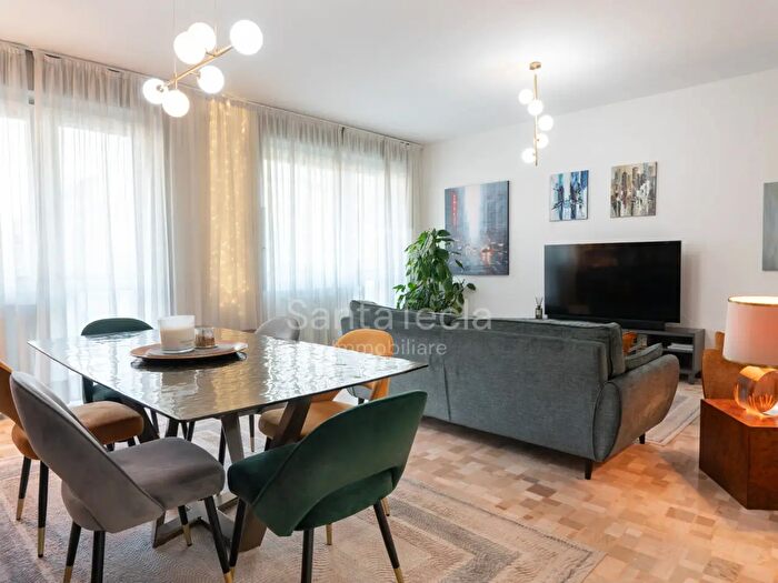 Appartamento trilocale in affitto in Via da Procida, Milano