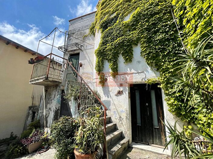 Casa con 9 locali in vendita in Via al Borgo, Albenga