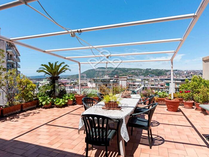 Appartamento quadrilocale in affitto in Via Raffaele Morghen, Vomero, Napoli