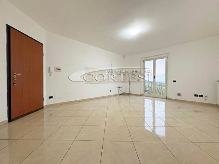 Appartamento bilocale in vendita in Strada Solfanuccio, San Costanzo