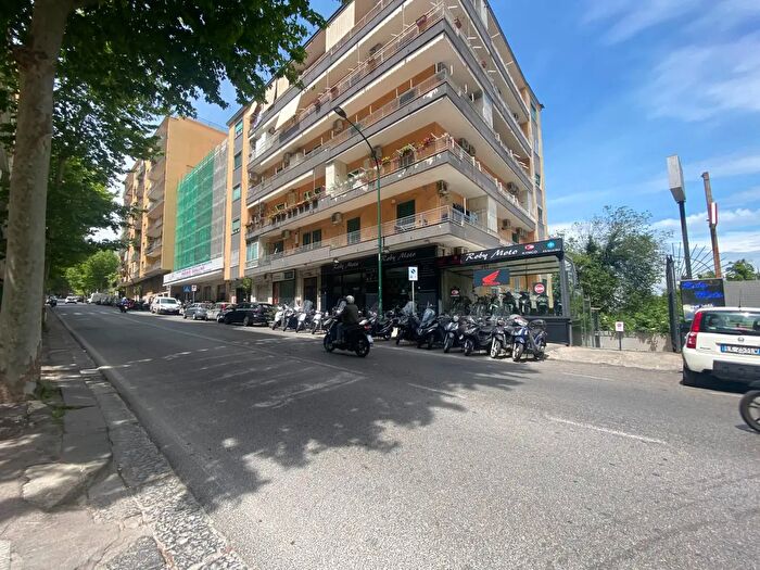 Appartamento quadrilocale in vendita in Via Bernardo Cavallino, Napoli