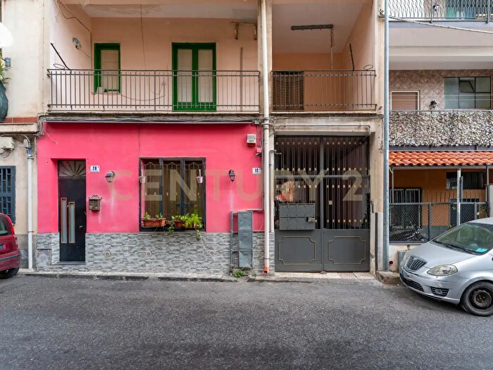Appartamento quadrilocale in vendita in Via dei Sanguinelli, Catania