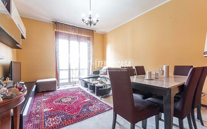 Appartamento trilocale in vendita in Via Volta, Appiano Gentile