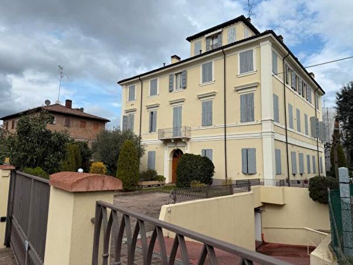 Appartamento con 5 locali in vendita in Via Domodossola, Modena