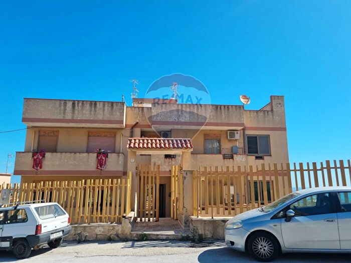 Appartamento con 5 locali in vendita in Via Siracusa, Melilli
