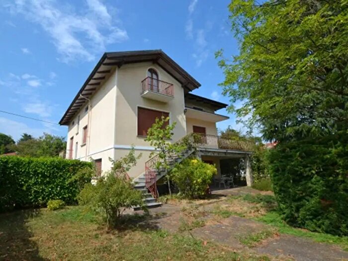 Casa con 6 locali in vendita in Via Statale, Roasio