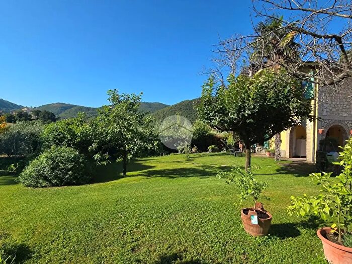 Casa con 6 locali in vendita in Bazzano Superiore, Spoleto