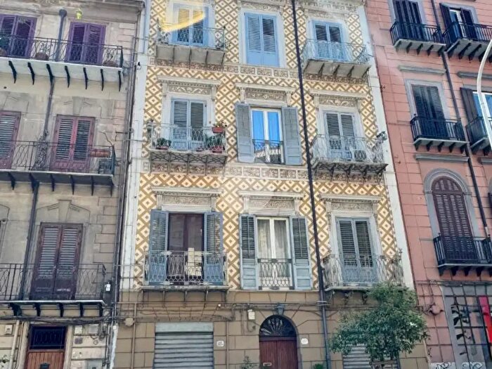 Appartamento trilocale in vendita in Via Dante, Palermo