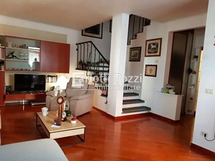 Casa con 6 locali in vendita in Via Fiesole, Grosseto