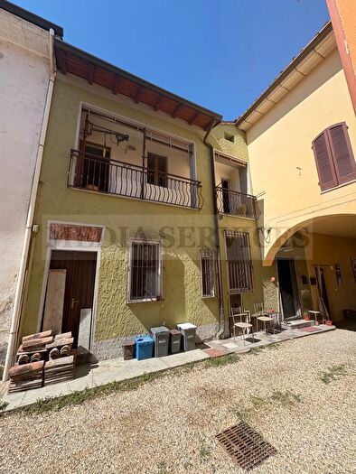 Casa con 5 locali in vendita in Via Guglielmo Marconi N°, Dorno