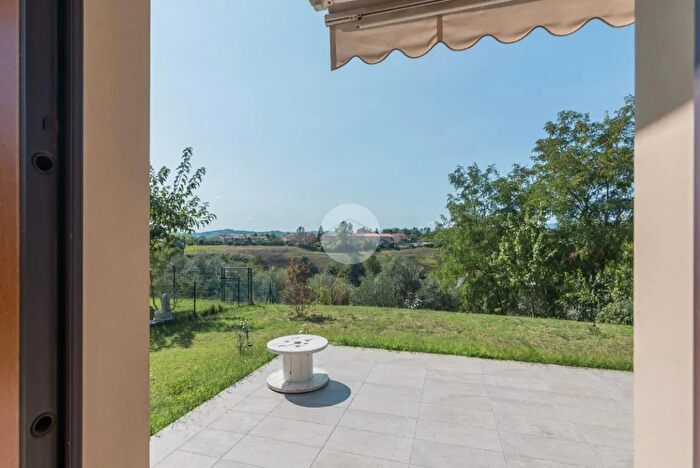 Appartamento trilocale in vendita in Via Falconara, Colli al Metauro