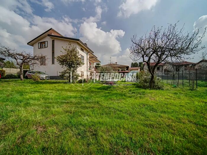 Casa con 5 locali in vendita in Via Castiglioni, Caronno Varesino
