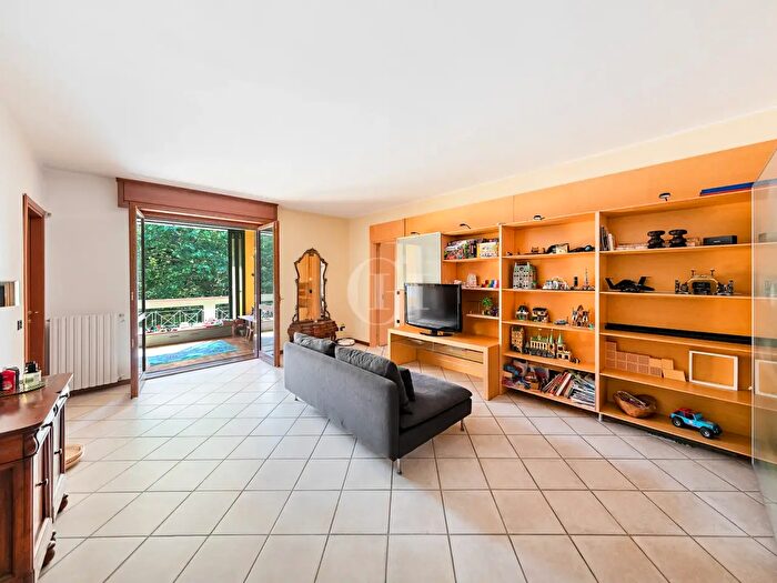 Appartamento trilocale in vendita in Desenzano Del Garda