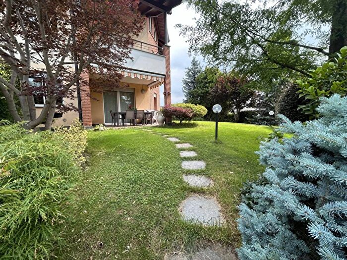 Appartamento trilocale in vendita in Via Friuli, Lomazzo