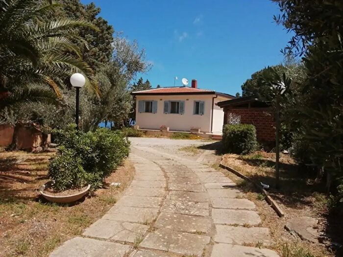 Casa con 7 locali in vendita in Termini Imerese