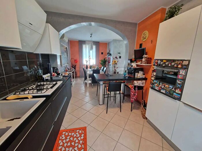 Casa quadrilocale in vendita in Via Roma, Pozzaglio Ed Uniti