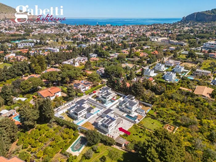 Casa con 11 locali in vendita in Via Castelforte, Palermo