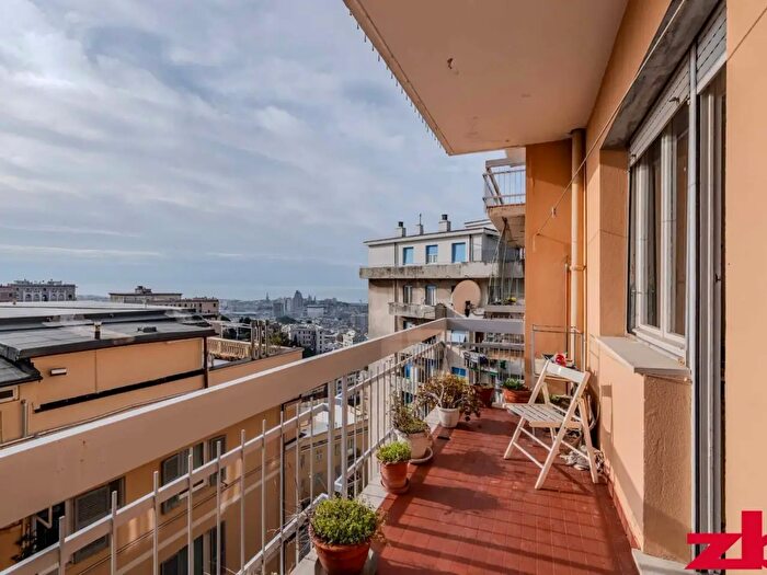 Appartamento con 6 locali in vendita in Via Oberto Cancelliere, Genova
