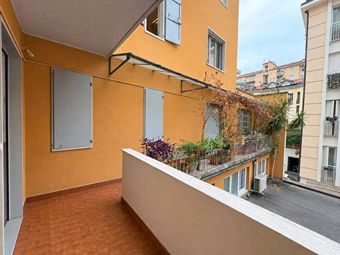 Appartamento con 5 locali in vendita in Via Francesco Reina, Milano