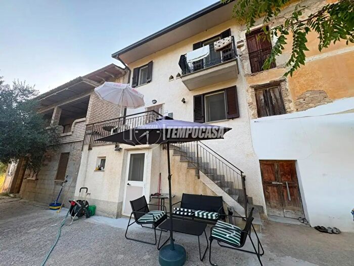 Casa trilocale in vendita in Contrada San Vincenzo, Vacri