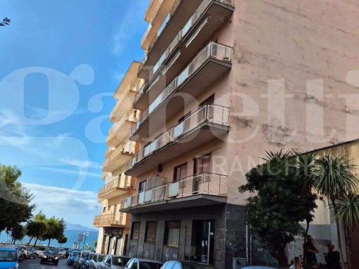 Appartamento quadrilocale in vendita in Via Gino Alfani, Torre Annunziata