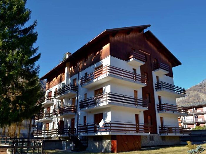 Appartamento trilocale in affitto in Viale Bramafam, Centro, Bardonecchia