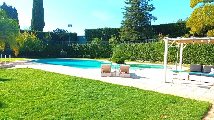 Casa con 15 locali in vendita in Largo Olgiata, Roma