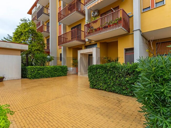 Appartamento quadrilocale in vendita in Via Caldarola, Bari