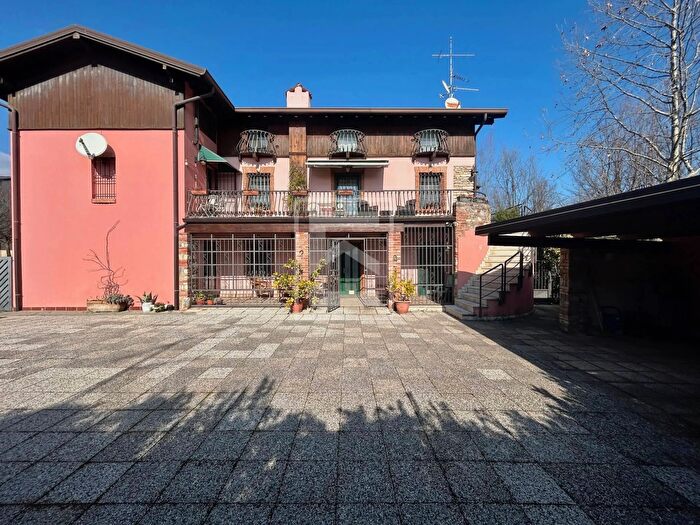Casa con 15 locali in vendita in Via Rio Torto, Desenzano Del Garda